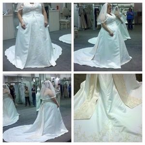 Halter wedding dress